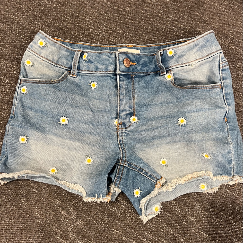 Girls Fringed Diasy Jean Shorts!!